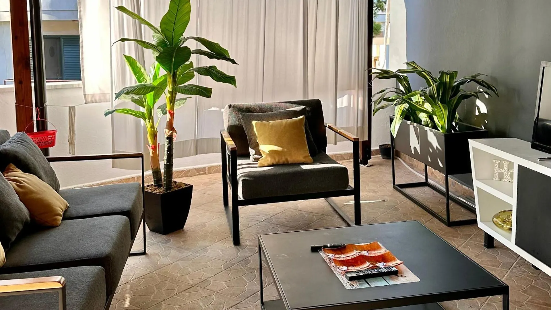 Vacation Vibes - Modern Apartment In Golem Near Sea Albánia